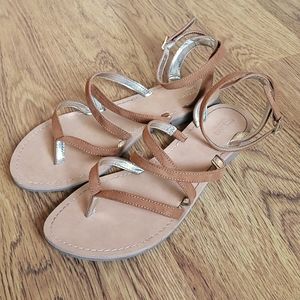 Mossimo sandals in a size 8, color is Cognac
